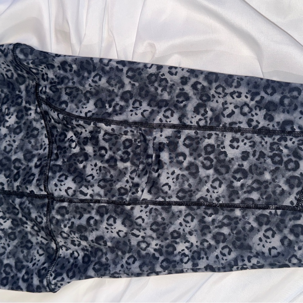 Fabletics Black Gray Leopard Print Leggings - Picture 7 of 10